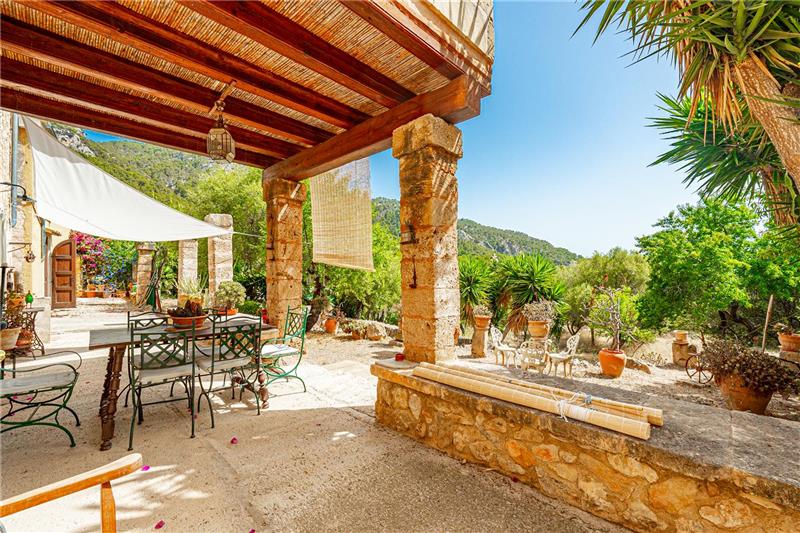 Villa on a plot of approx. 1.500m2 on the outskirts of Andratx,