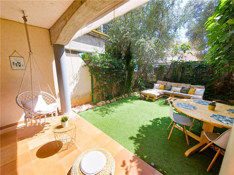 Planta baja con jardín privado en complejo residencial con piscina,