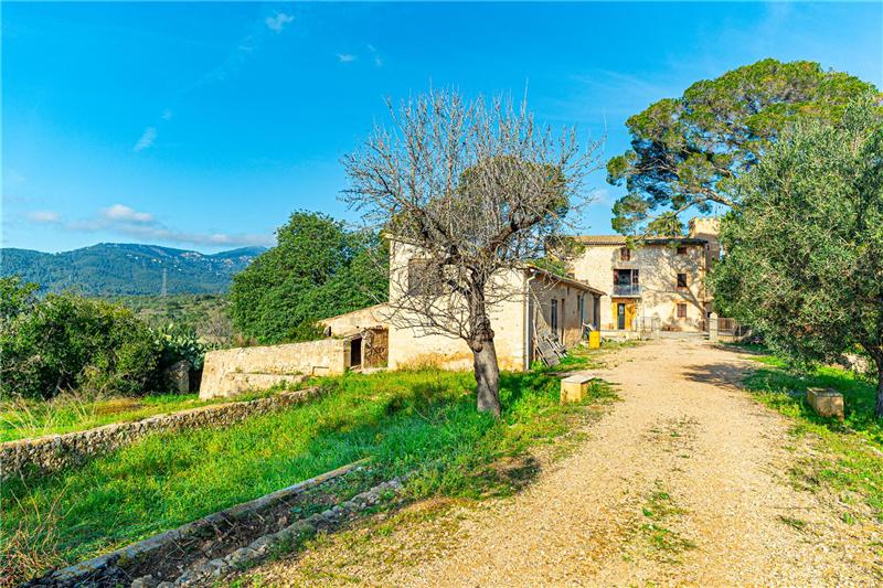 Mallorquinisches Herrenhaus auf einem Grundstück von ca. 85.000 m²