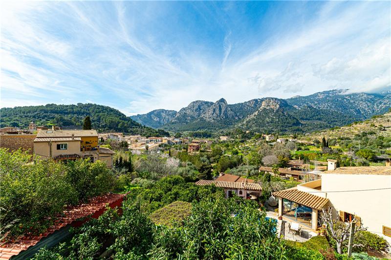 Brand new. Villa with unobstructed views.