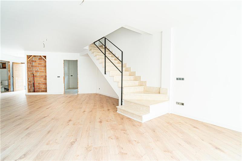 Fully renovated townhouse