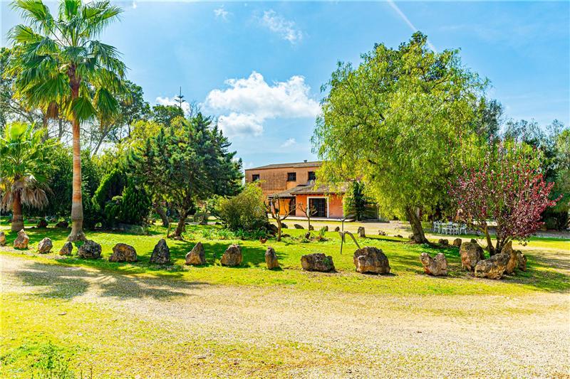 Rustikale Finca auf einem Grundstück von ca. 22.000 m² mit Pool.