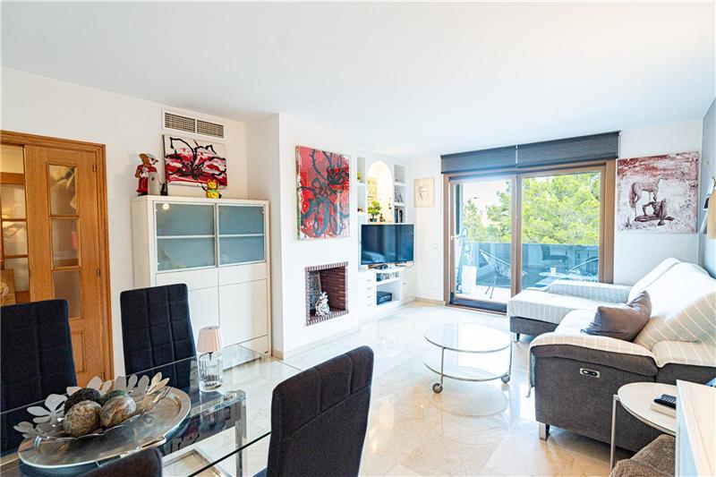 Apartamento con piscina comunitaria en zona Colegios
