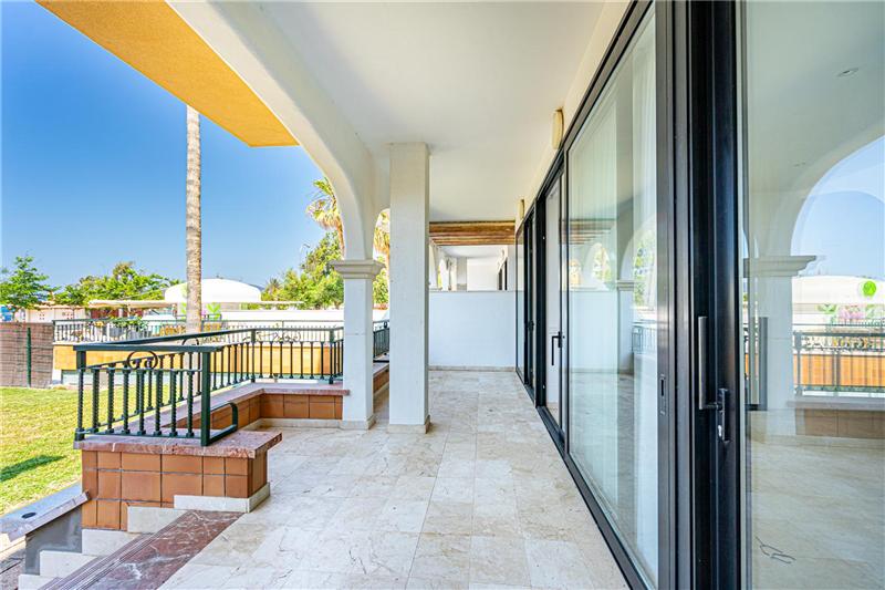 Ground floor flat with a terrace and garden, right on the beachfront with panoramic sea views,