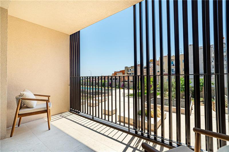 1- and 2-bedroom apartments with terrace and swimming pool in a residential complex in Palma