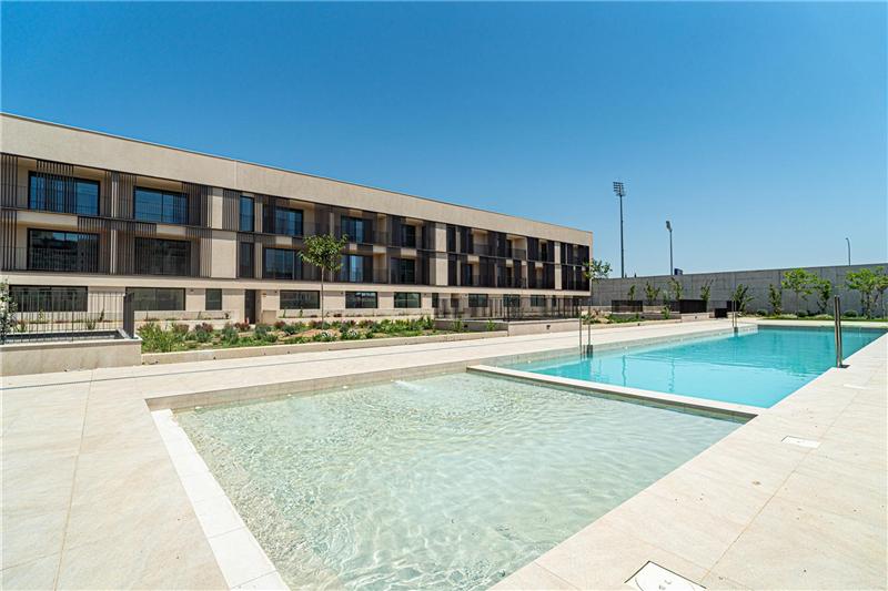 1- and 2-bedroom apartments with terrace and swimming pool in a residential complex in Palma