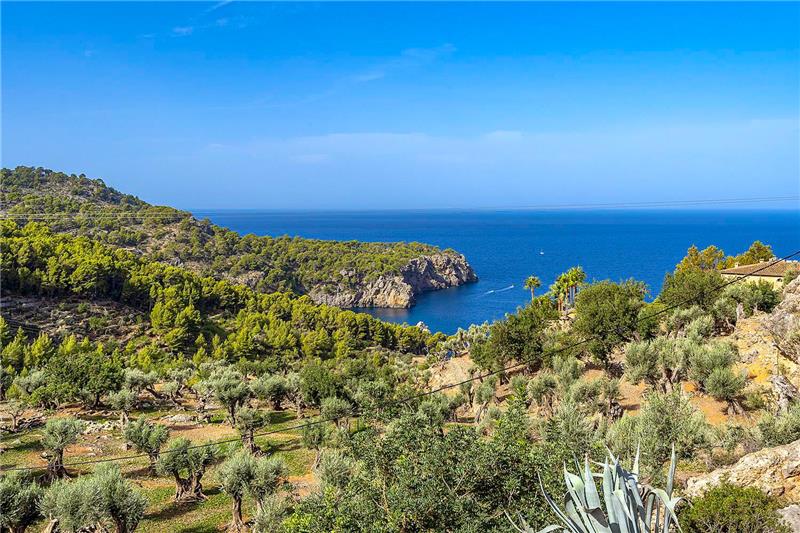 Finca en solar de 1.400m2 aprox. con vistas panorámicas al mar