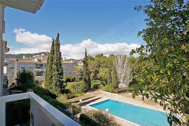 To rent. Flat with terrace in Bonanova,